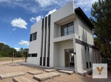 House for Sale - 3 Bedrooms, 4 Bathrooms - Pinamar