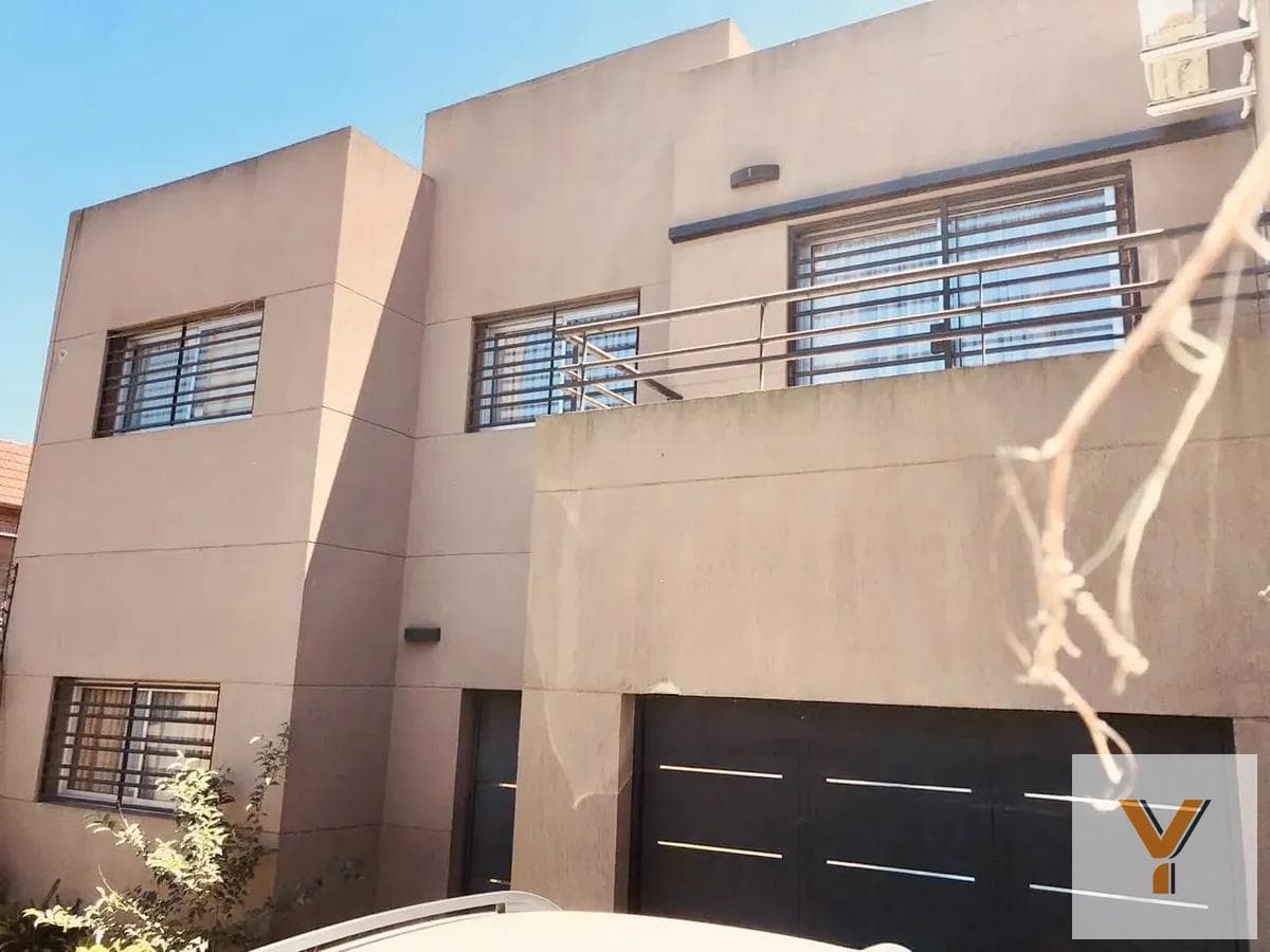 House for Sale - 3 Bedrooms, 4 Bathrooms - Quilmes