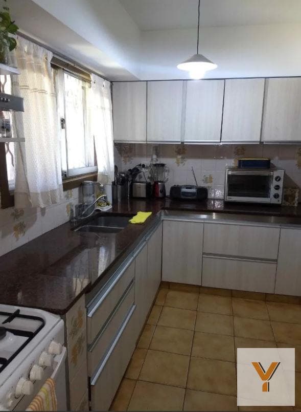 House for sale - 2 bedrooms, 2 bathrooms, 2 parking spaces - 300 m² of covered area - Banfield