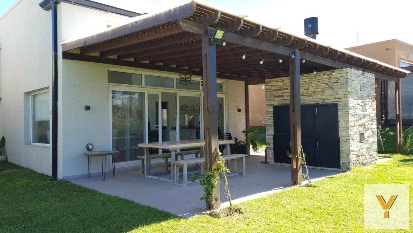 House for Sale - 3 Bedrooms, 2 Bathrooms - Pinamar