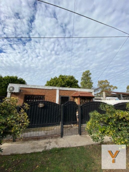 House for Sale - 2 Bedrooms, 3 Bathrooms - Berazategui