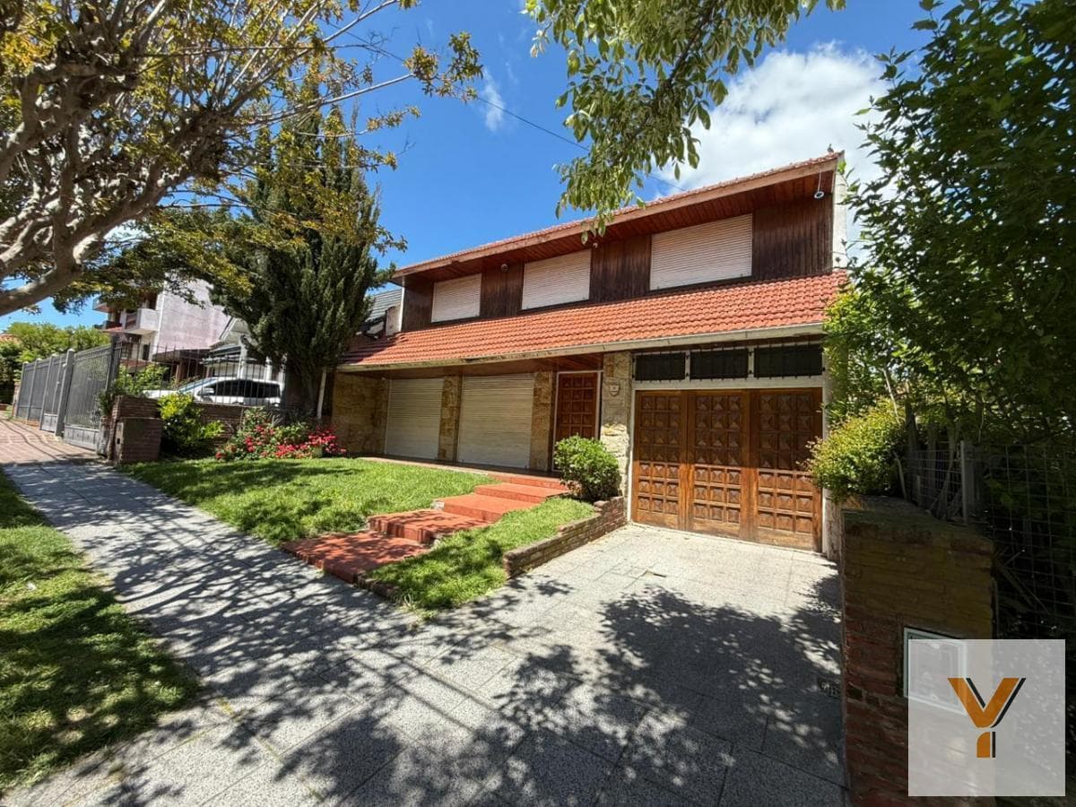 House for Sale - 4 Bedrooms, 5 Bathrooms - Mar del Plata