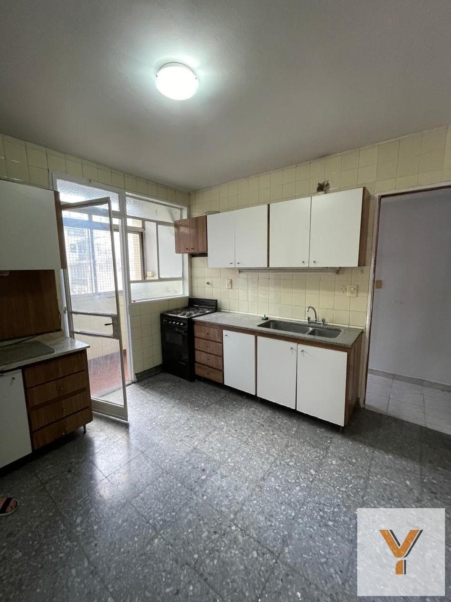 Apartment for Sale - 4 Bedrooms, 2 Bathrooms - Palermos