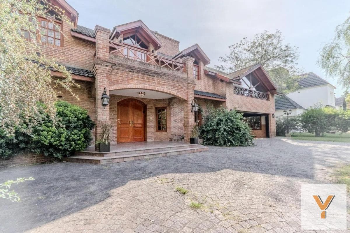 House for Rent - 4 Bedrooms, 5 Bathrooms - Ezeiza