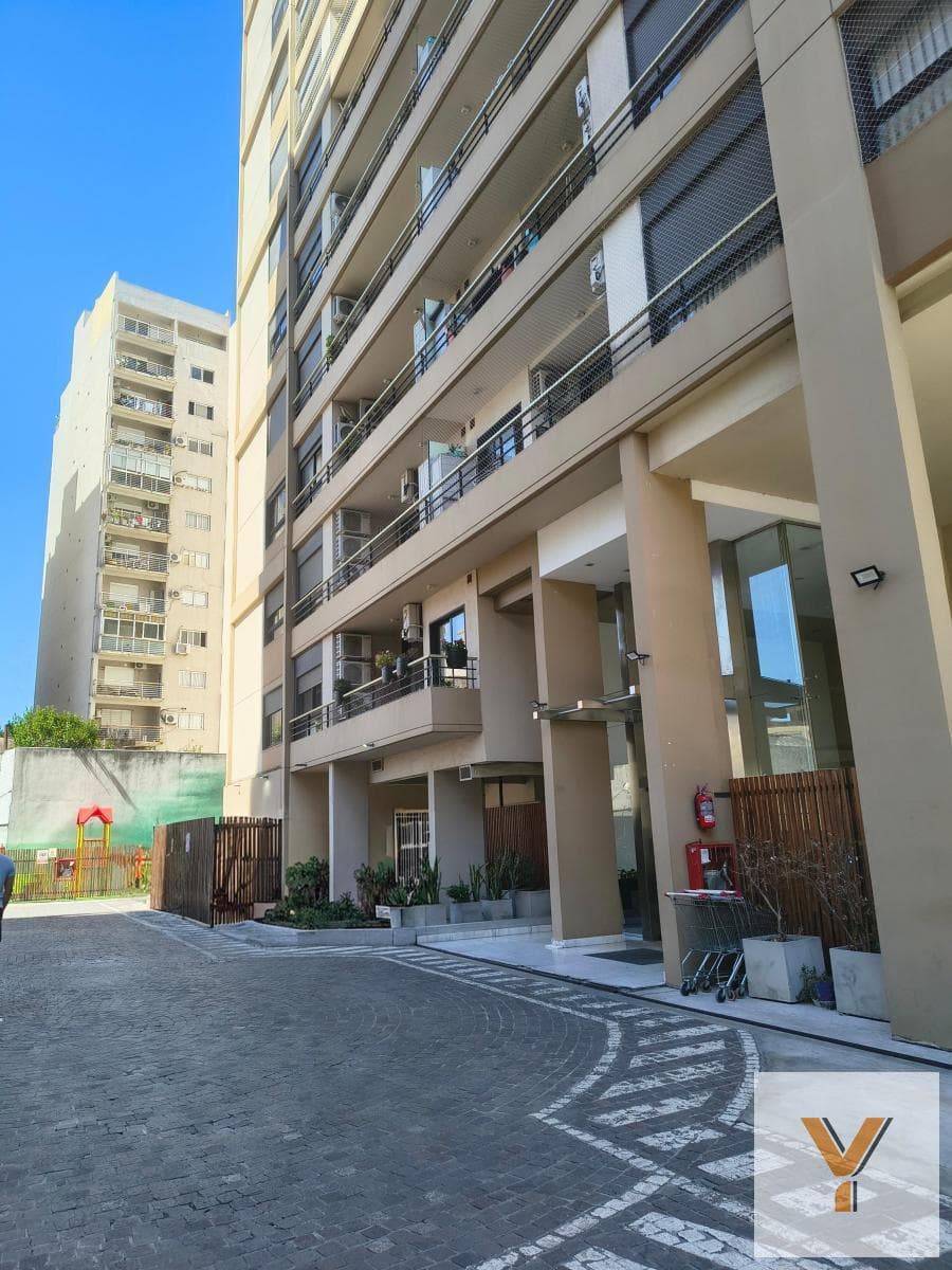 Apartment for Sale - 2 Bedrooms, 2 Bathrooms - Flores