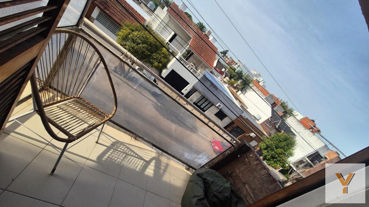 2-room apartment with a balcony — Furnished — La Plata North, 23rd Street between 35th and 36th Streets