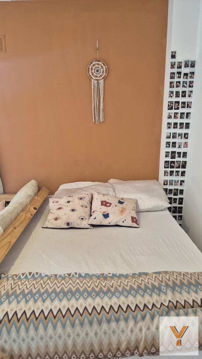 2-room apartment with a balcony — Furnished — La Plata North, 23rd Street between 35th and 36th Streets