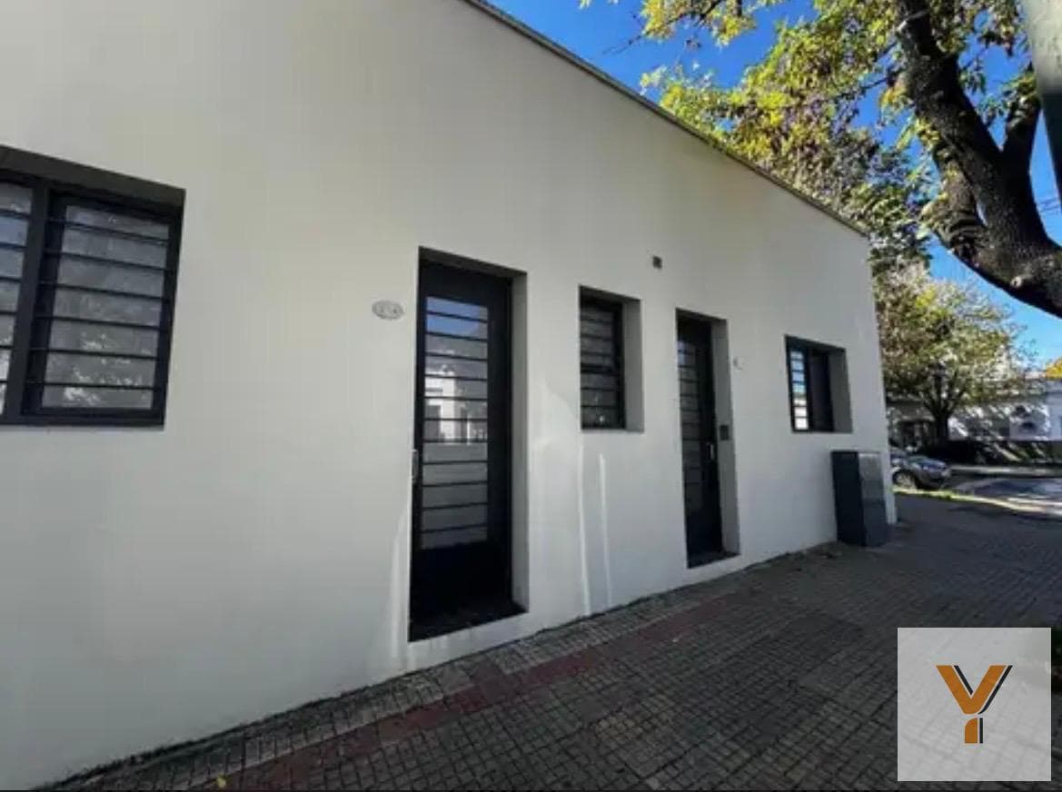 House, 350 m² | 5 Bathrooms | 2-Car Garage | Suitable for Development | La Plata