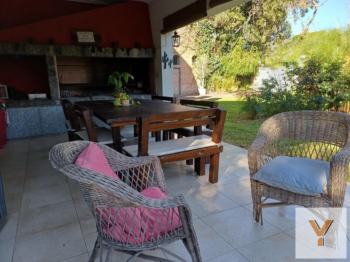 House for Sale - 4 Bedrooms, 4 Bathrooms - San Isidro