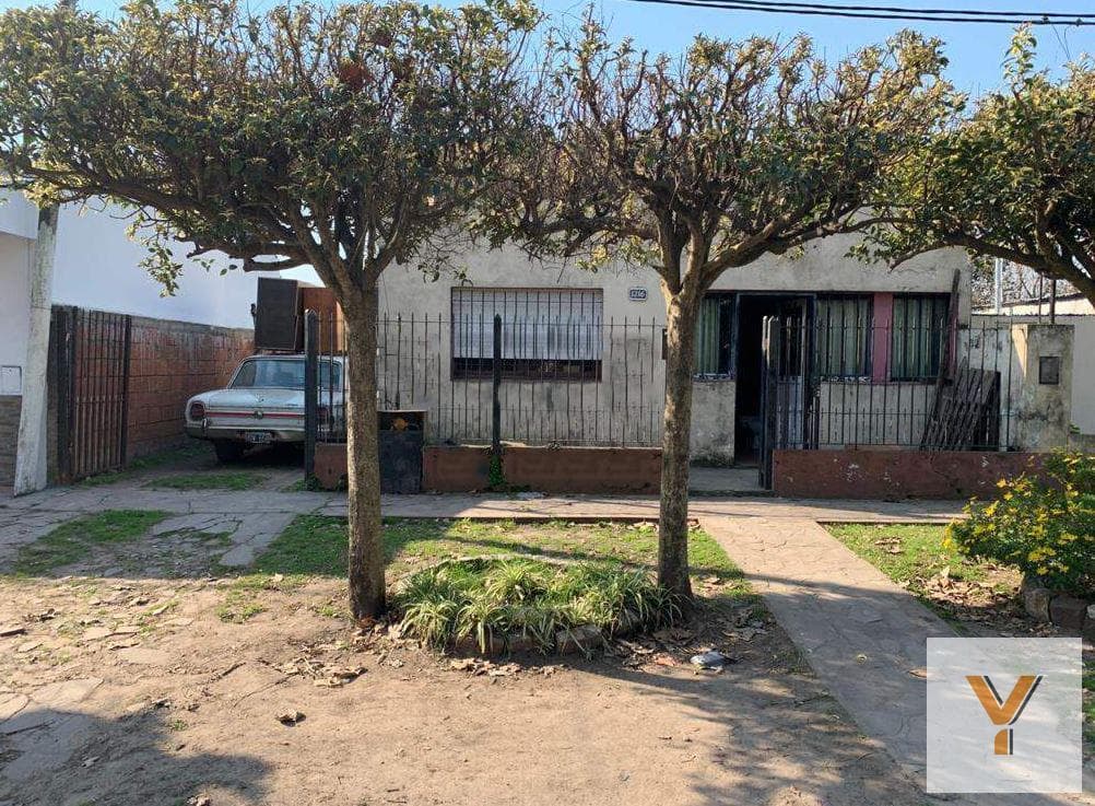House for sale - 1 bedroom, 1 bathroom - Garage - 400 m² - Los Hornos, La Plata