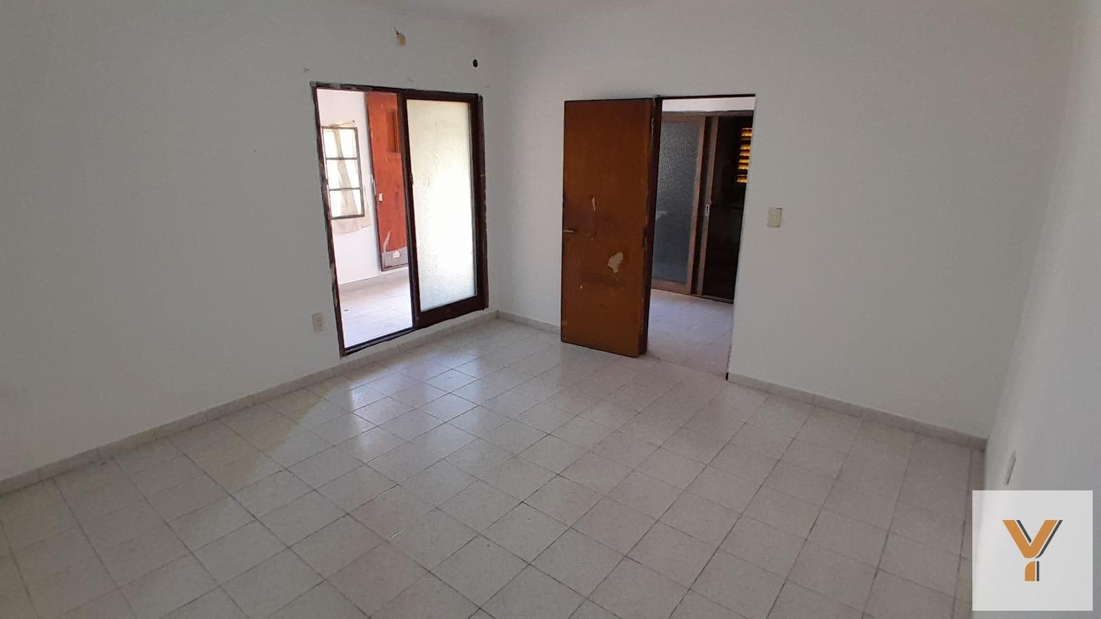 House - 2 Bedrooms, 1 Bathroom - Garage - 286 m - La Plata