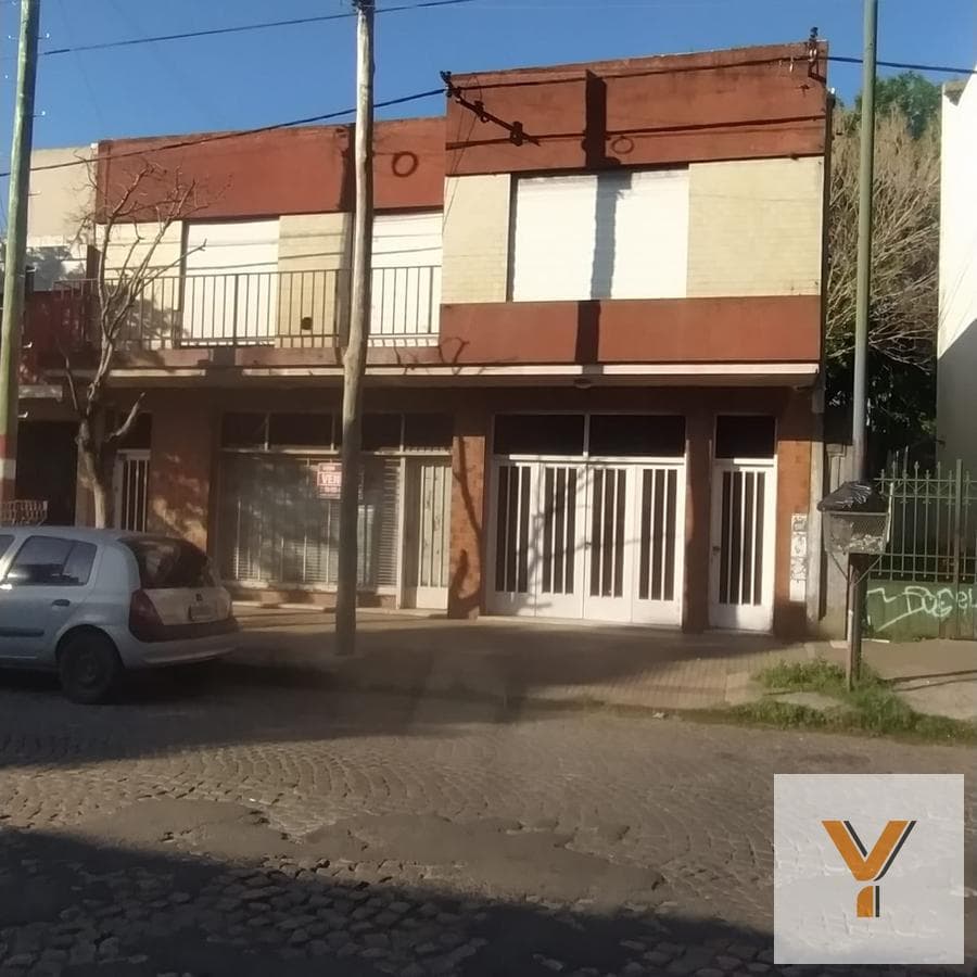 House for sale - 2 bedrooms, 3 bathrooms - 600 m² - La Plata