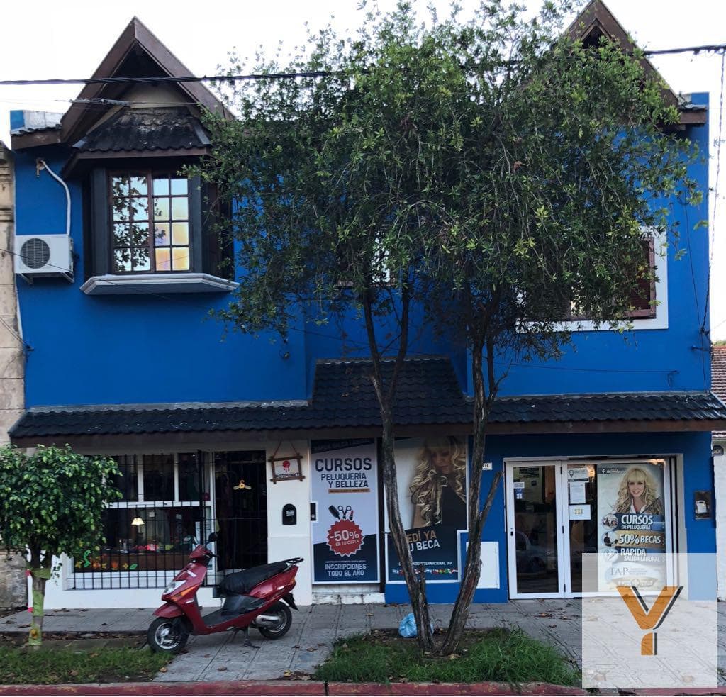 House for Sale - 5 Bedrooms, 3 Bathrooms - Garage - Commercial Space - 400 m² - Zárate