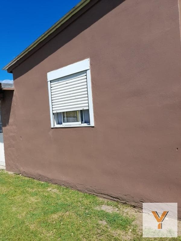 House for Sale - 2 Bedrooms, 1 Bathroom, 1 Garage - 290 m² - Las Flores