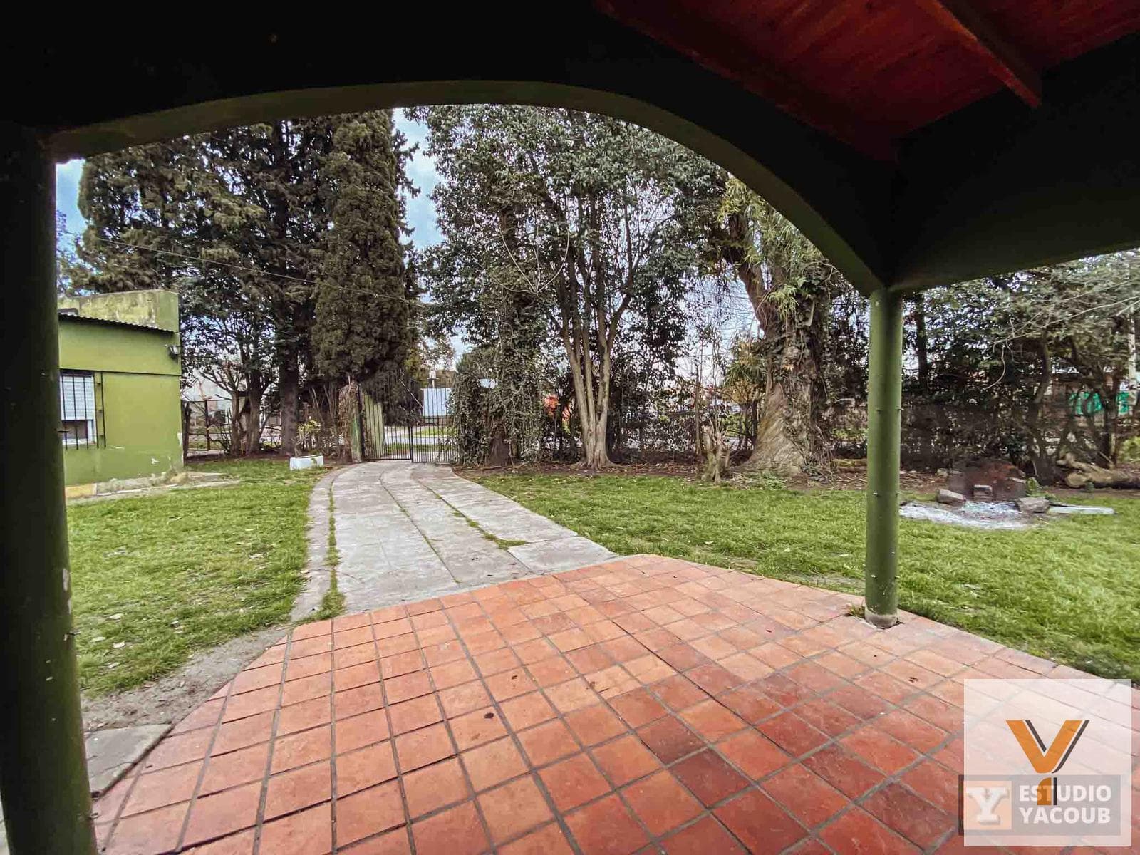 House for Sale - 2 Bedrooms, 1 Bathroom - Garage - 1,800 m² - Melchor Romero, La Plata