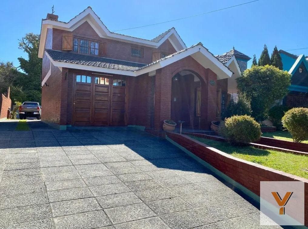 House for sale - 4 bedrooms, 3 bathrooms - Garage - 600 m² - Mar de Ajó