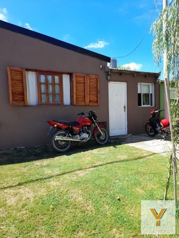 House for Sale - 2 Bedrooms, 1 Bathroom, 1 Garage - 290 m² - Las Flores