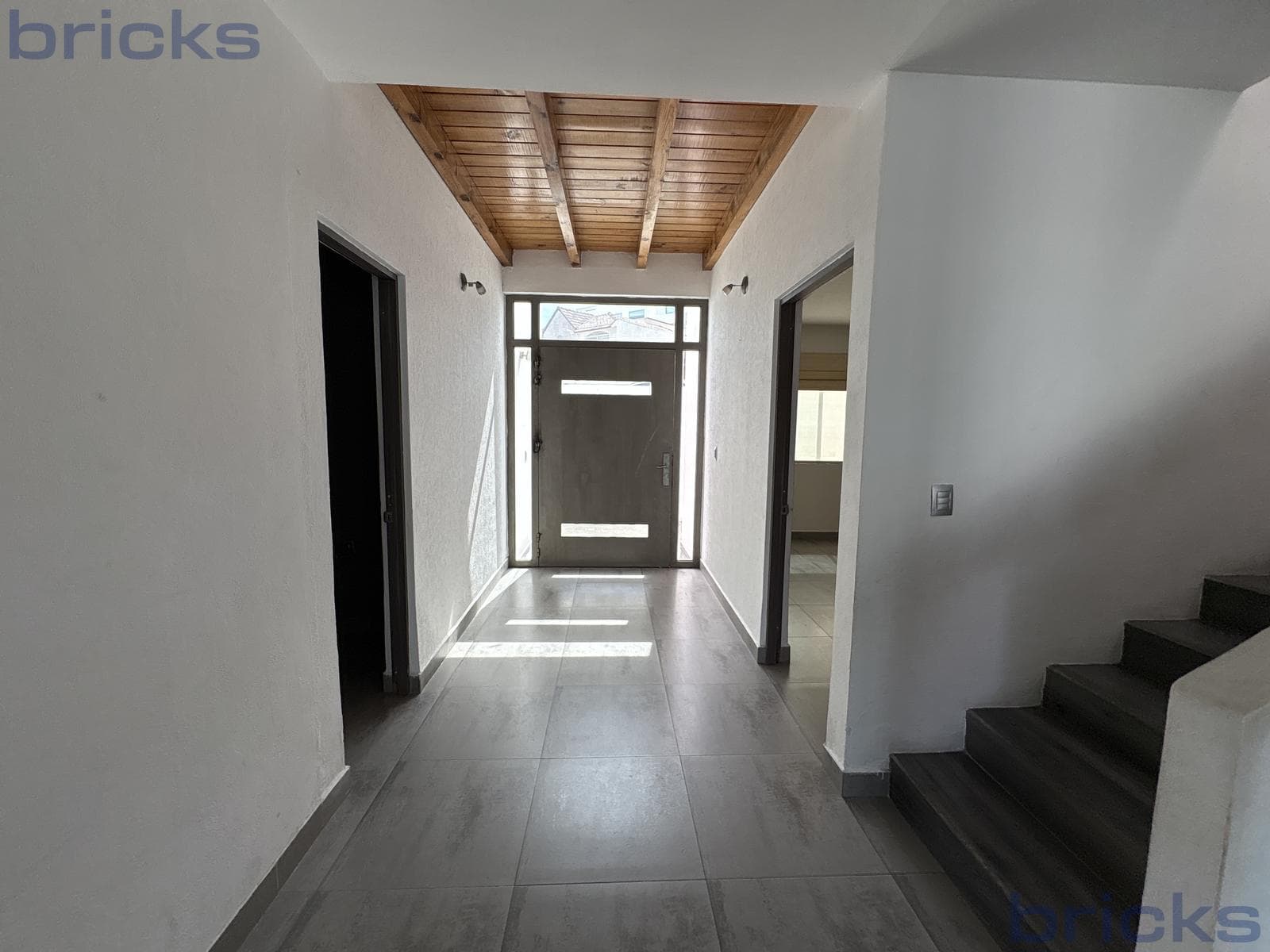 4-Bedroom House for Sale with Pool, Cumbres del Cimatario, 5 Minutes from Angeles Hospital
