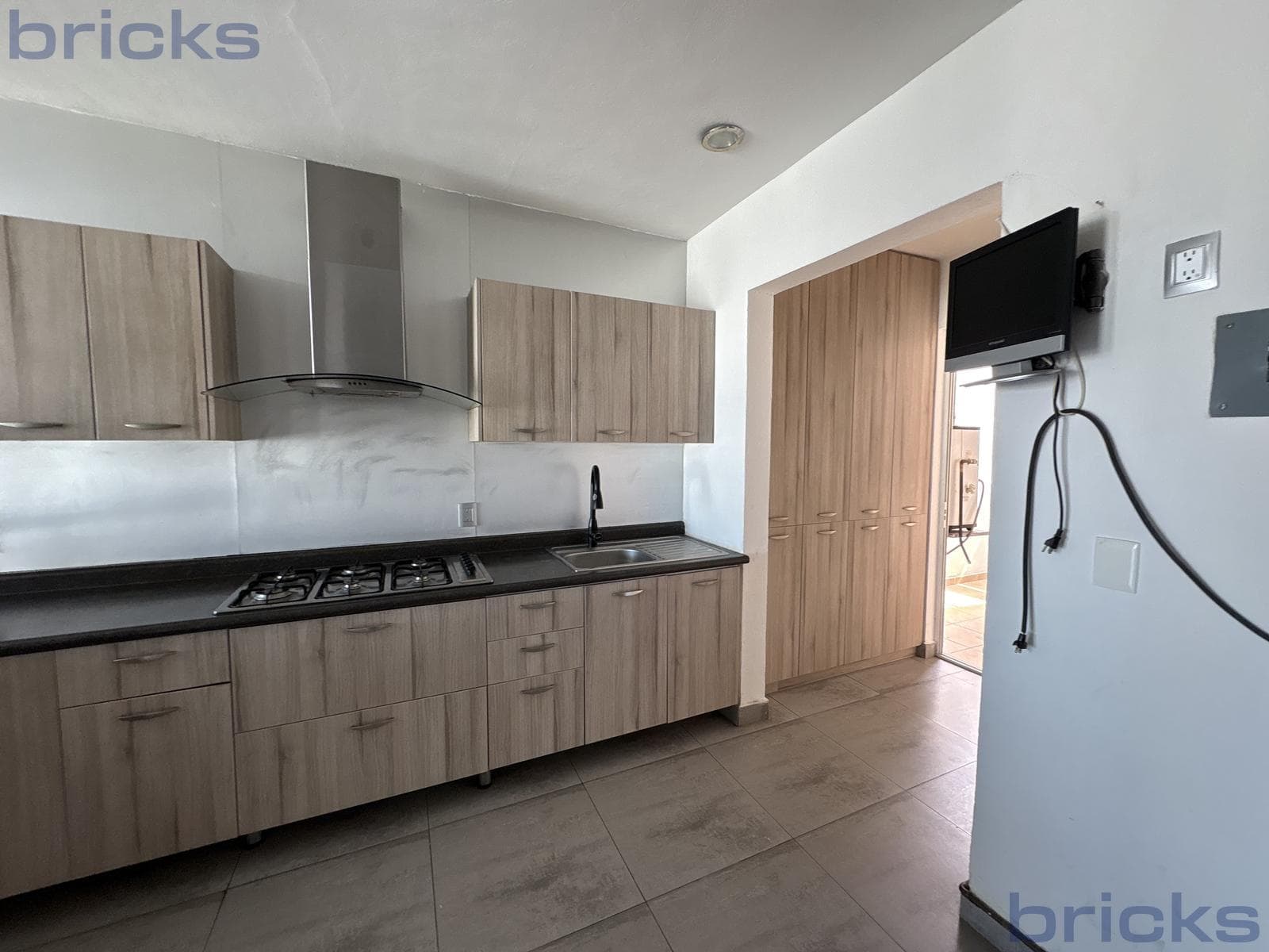 4-Bedroom House for Sale with Pool, Cumbres del Cimatario, 5 Minutes from Angeles Hospital