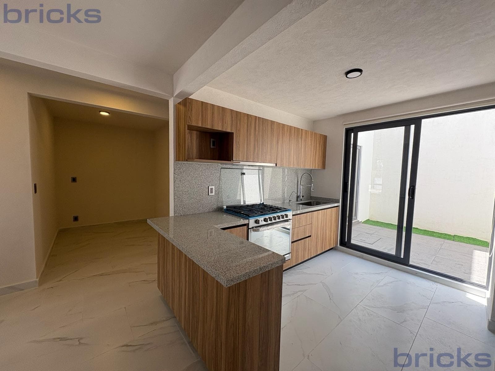 Ground-Floor Apartment for Rent | 2 Bedrooms, Studio, just minutes from Anáhuac, Ziré, Querétaro.