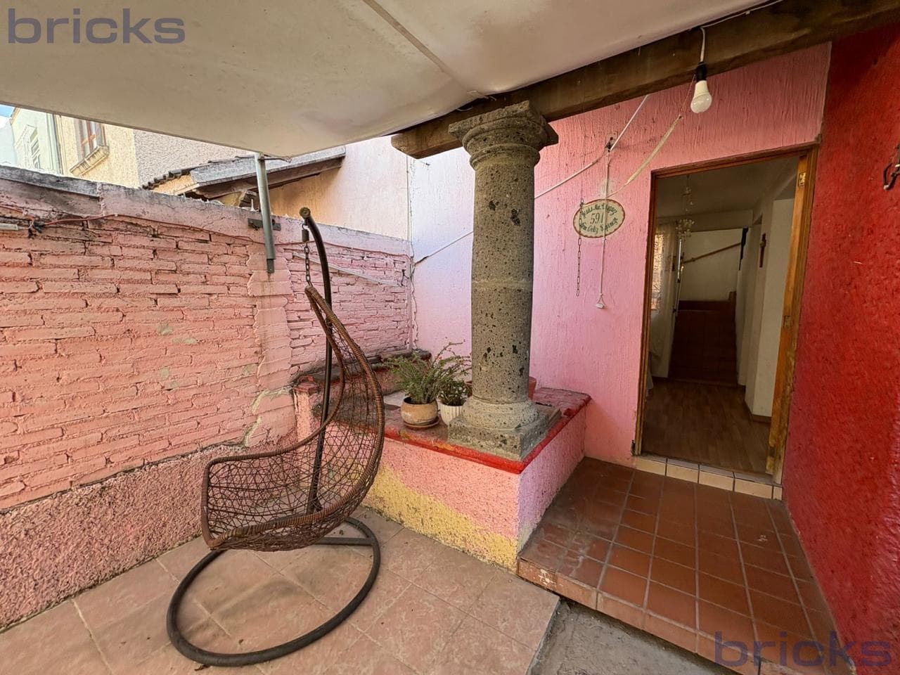 House for Sale in Candiles | 2 Bedrooms, Spacious Yard, and Excellent Accessibility