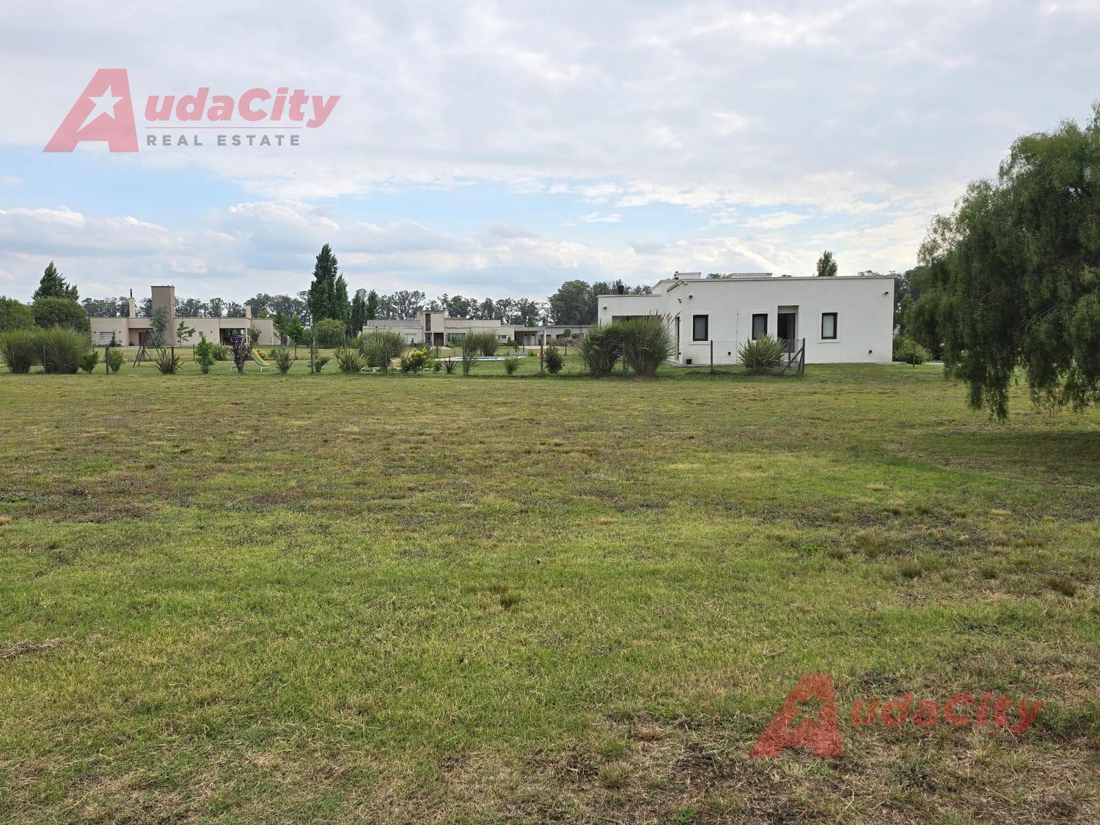 LAND LOT FOR SALE IN A GATED COMMUNITY IN THE WEST AREA OF LUJÁN, LUJÁN REGION