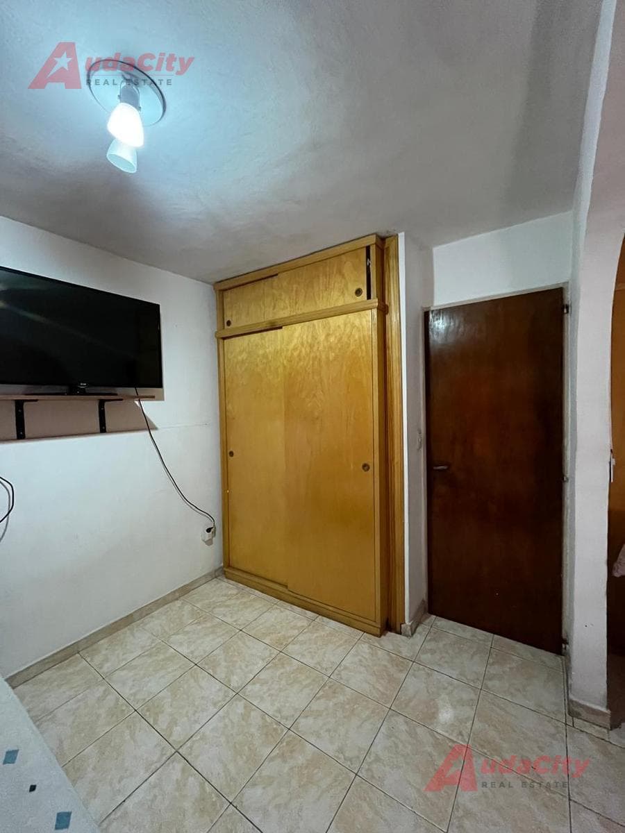 2-room duplex for sale in Castelar, no maintenance fees, garage, patio