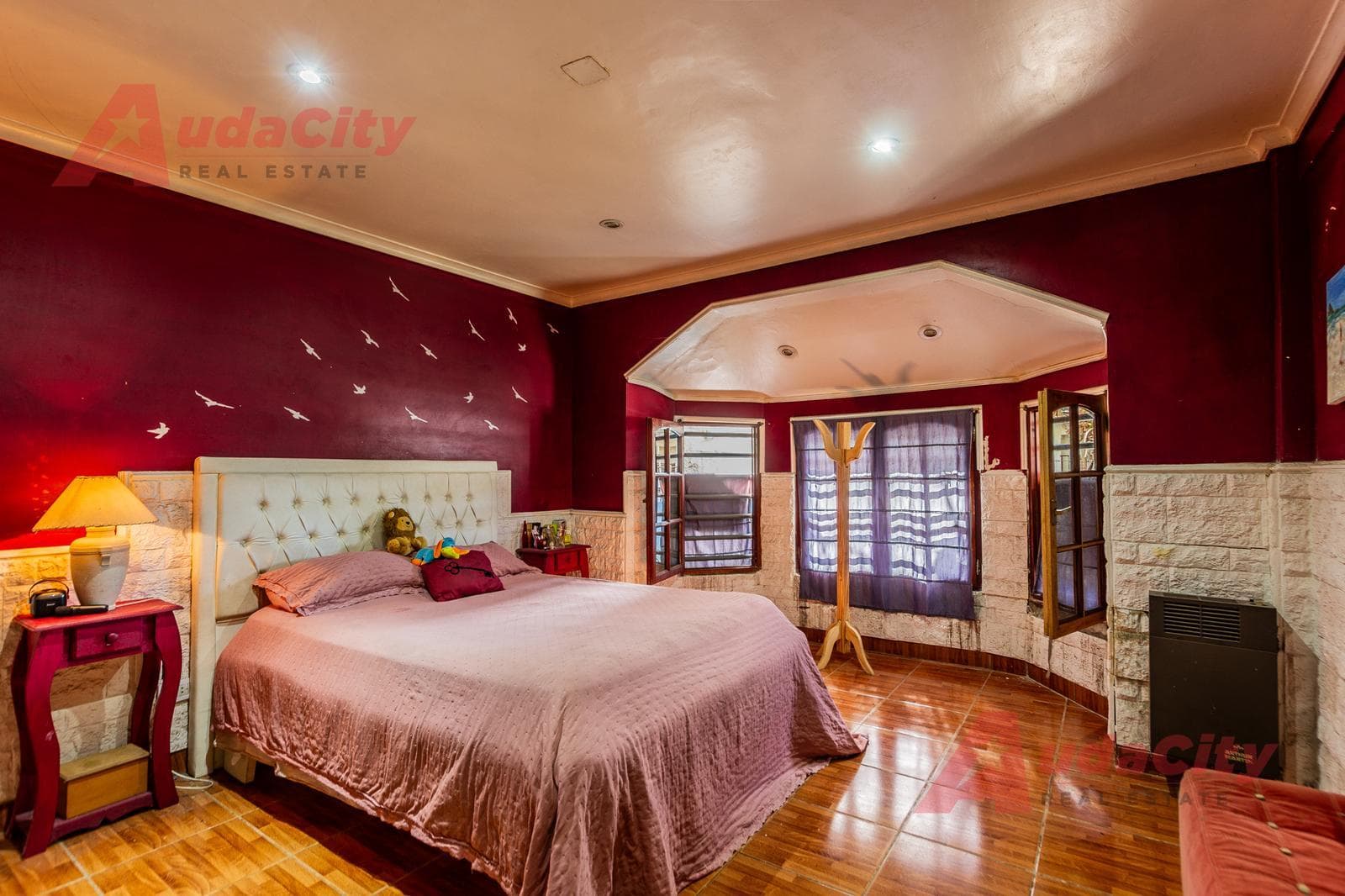 3-room house for sale in Rafael Castillo. With a barbecue and private patio.