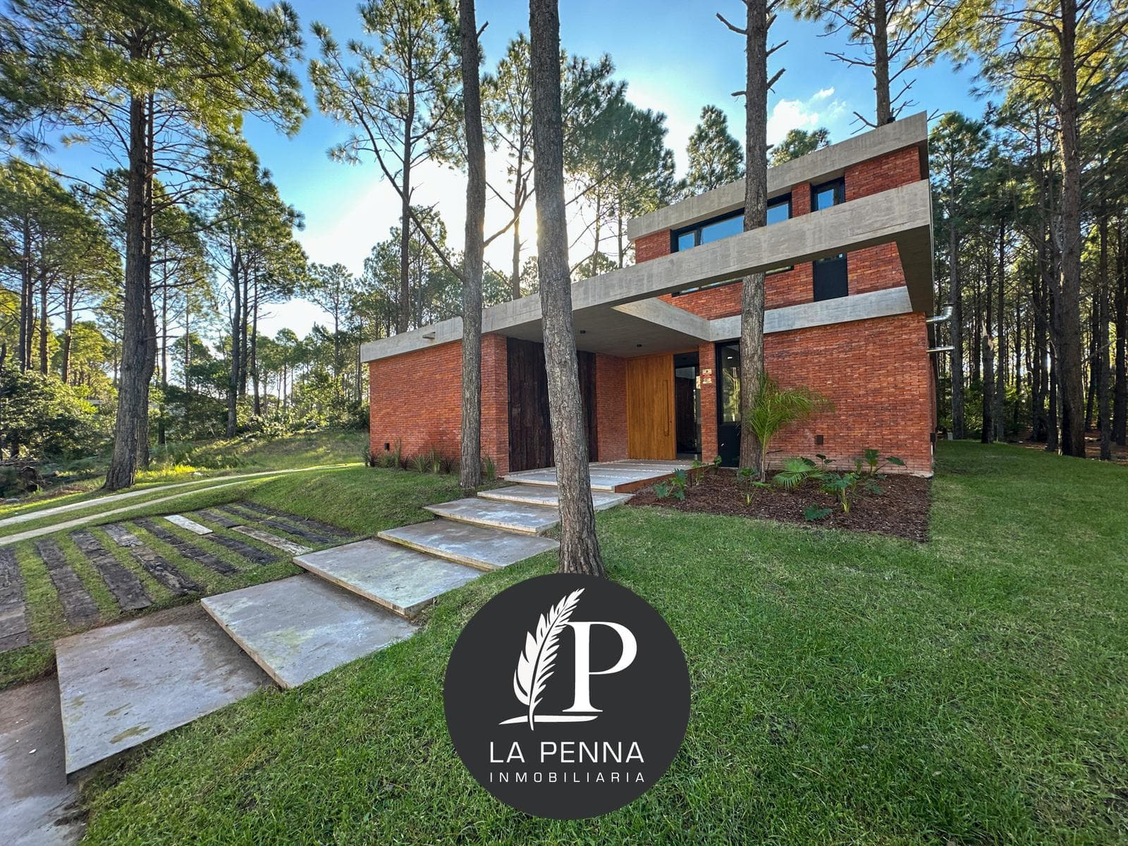 Brand-new house for sale in Pinamar Norte, near La Frontera. Modern architecture