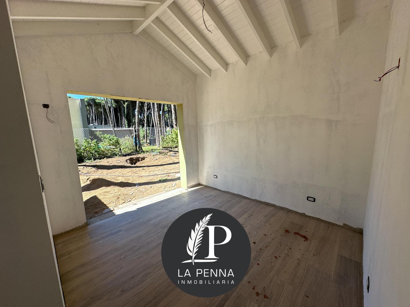 Casa Carilo, Constancia Neighborhood