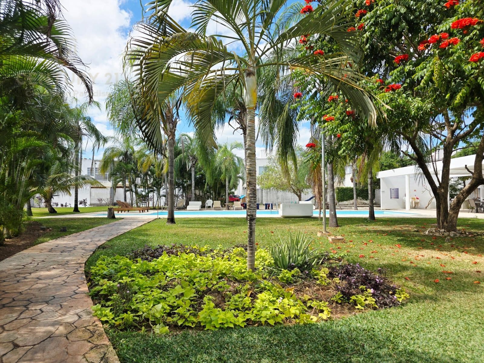 Casa 3 Recamaras en Venta Amueblada en Paseo Los Olivos Playa del Carmen | P3374