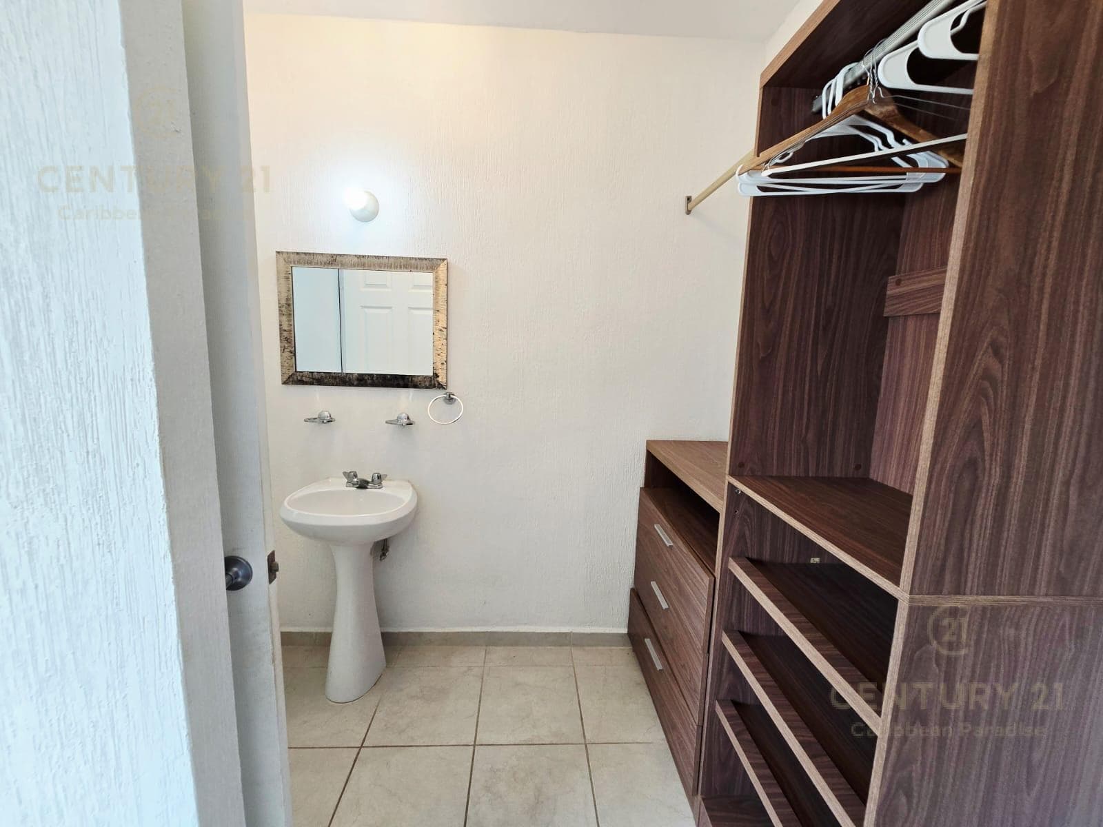 Casa 3 Recamaras en Venta Amueblada en Paseo Los Olivos Playa del Carmen | P3374