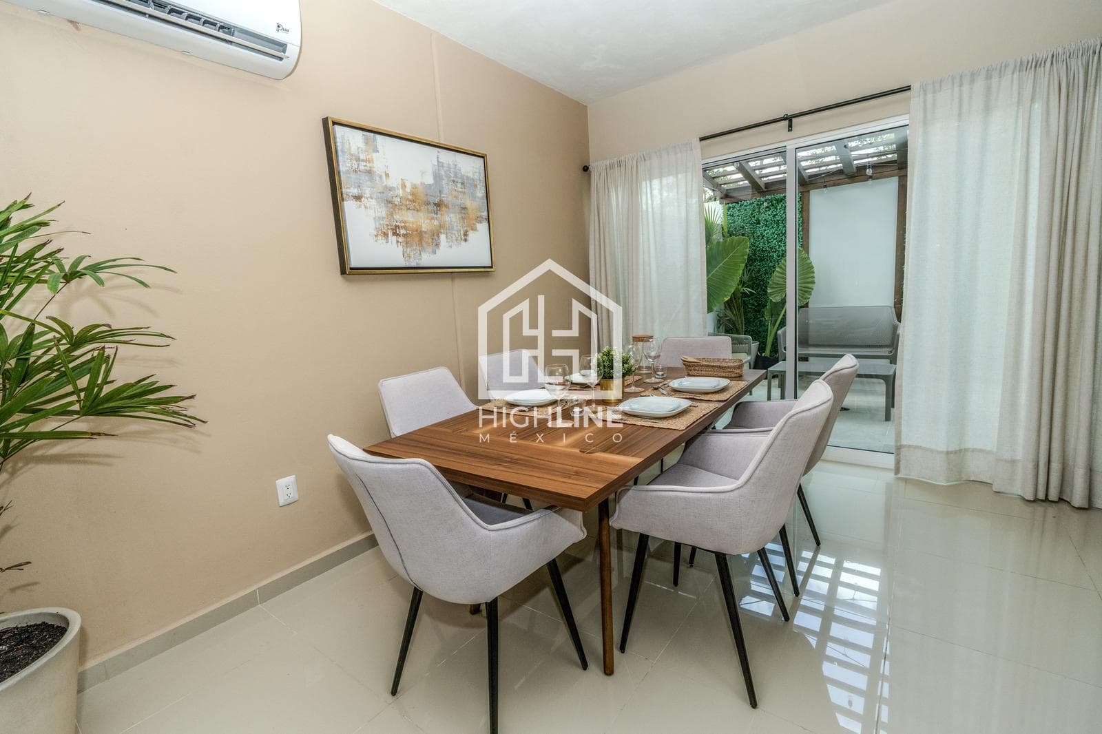 3-Bedroom House for Sale in Playa del Carmen with a Pool and Gym—Ideal for a Retreat