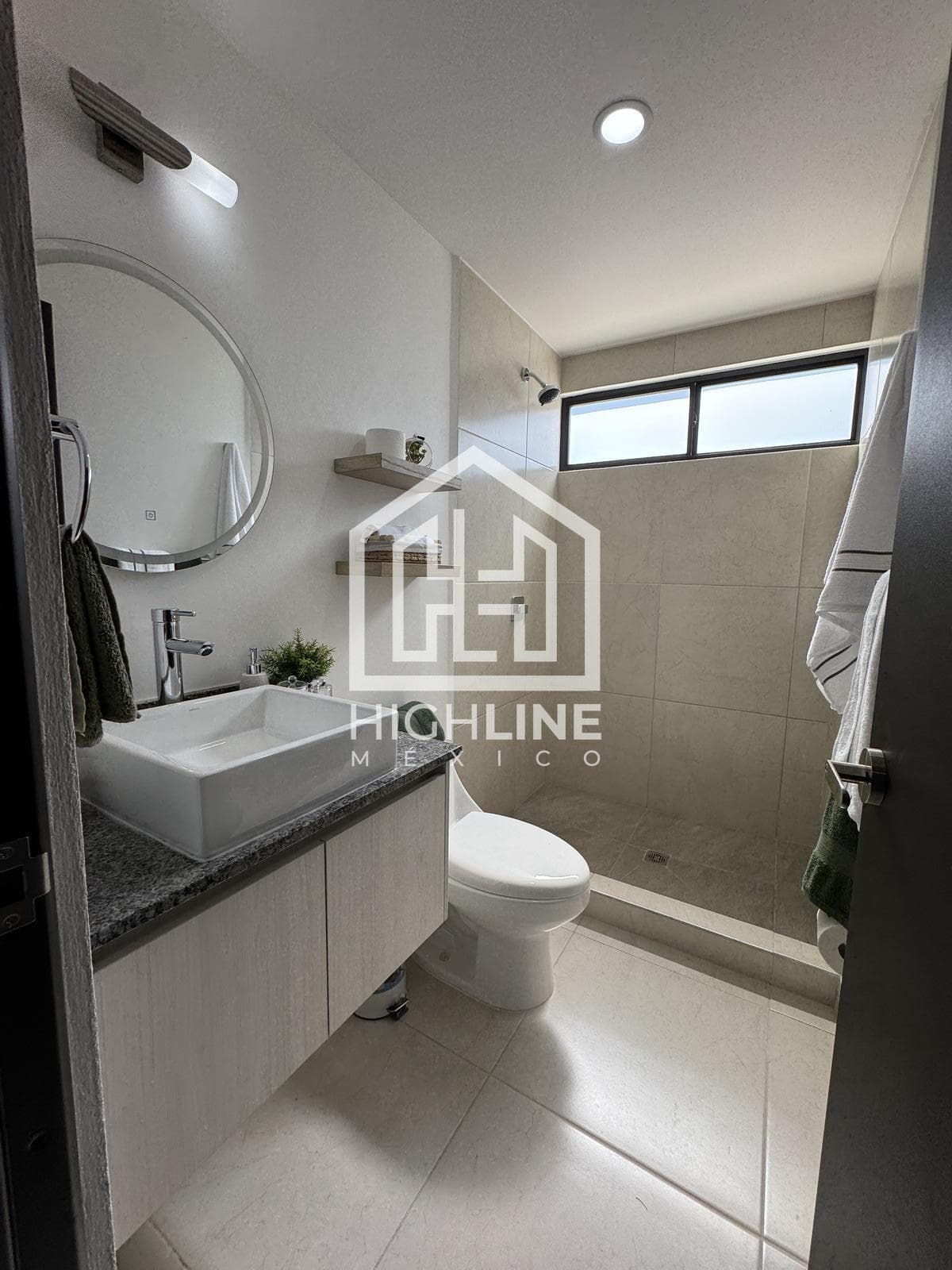 Departamento en Venta en Cancun de 2 habitaciones Apto para Infonavit, alberca y Gym