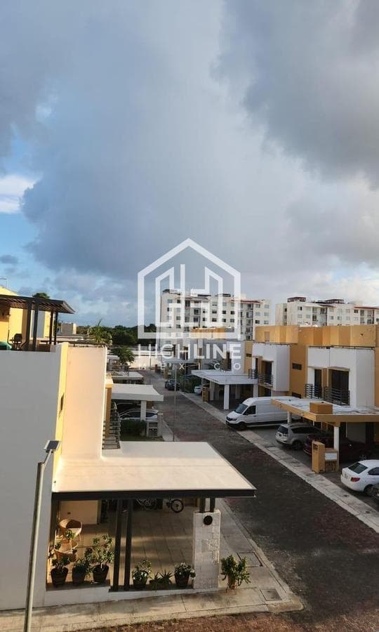 CASA EN VENTA EN CANCUN DE 3 HABITACIO9NES CON JACUZZI Y GYM