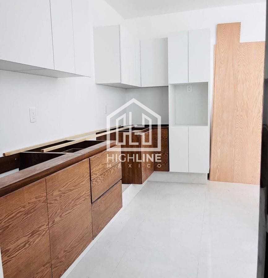 3-BEDROOM HOUSE FOR SALE IN CANCUN WITH A JACUZZI AND GYM