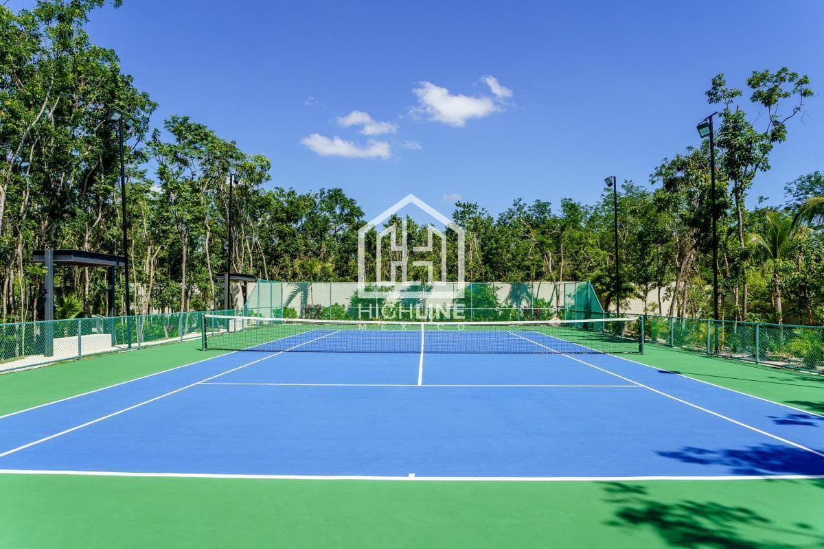 3-BEDROOM HOUSE / CLUBHOUSE, GYM, PADEL COURT / FOR SALE.