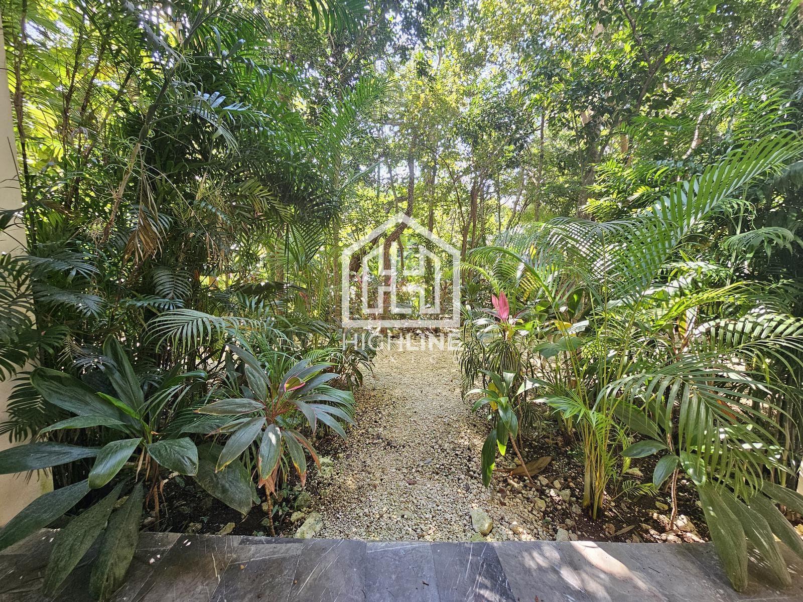 Departamento tipo loft en venta de 1 habitación en Tulum, a pocos metros de la playa | Alberca y gym