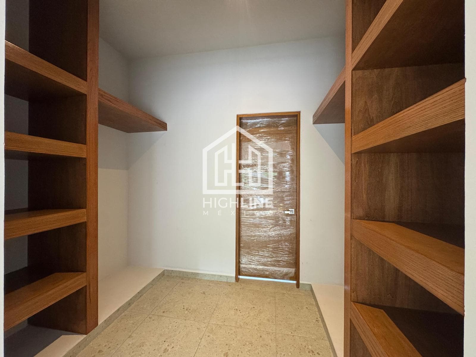 ÚLTIMA CASA EN VENTA!! 3 RECÁMARAS ,TERRAZA Y ALBERCA PRIVADA. PLAYA DEL CARMEN. ENTREGA INMEDIATA.