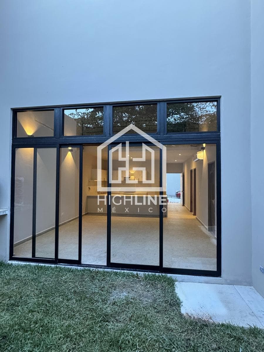 ÚLTIMA CASA EN VENTA!! 3 RECÁMARAS ,TERRAZA Y ALBERCA PRIVADA. PLAYA DEL CARMEN. ENTREGA INMEDIATA.