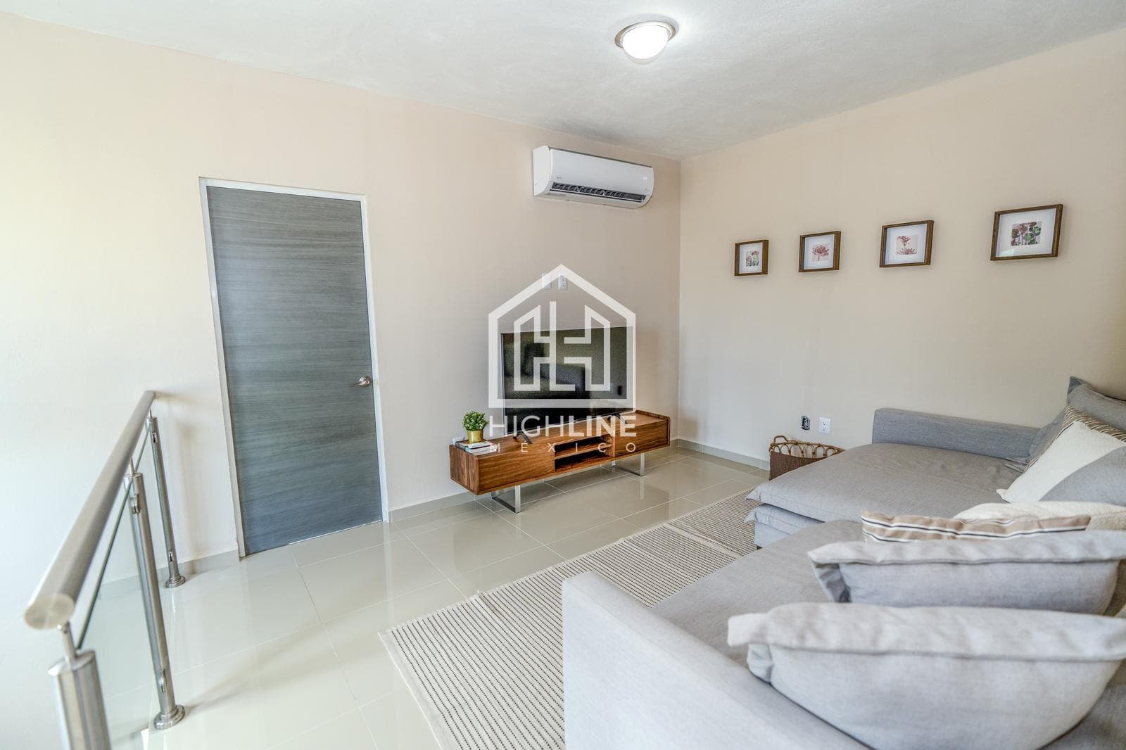 DETACHED HOUSE. 3 BEDROOMS WITH BALCONY AND TERRACE. PLAYA DEL CARMEN. AVAILABLE IMMEDIATELY