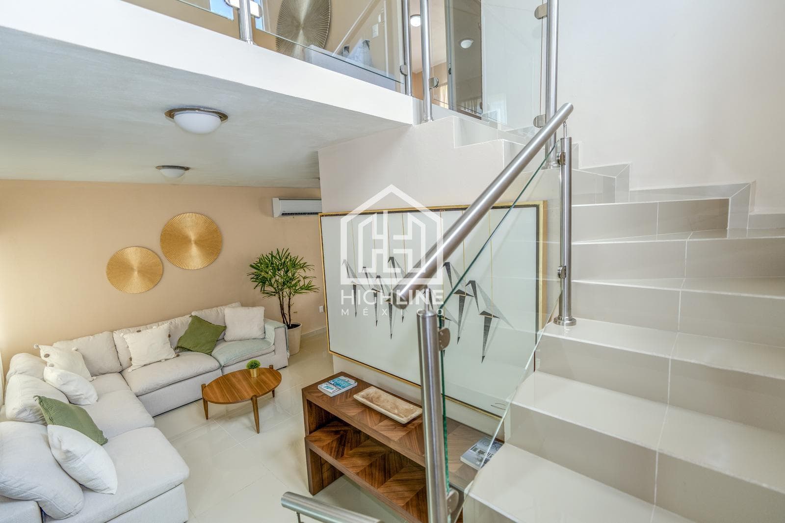 DETACHED HOUSE. 3 BEDROOMS WITH BALCONY AND TERRACE. PLAYA DEL CARMEN. AVAILABLE IMMEDIATELY