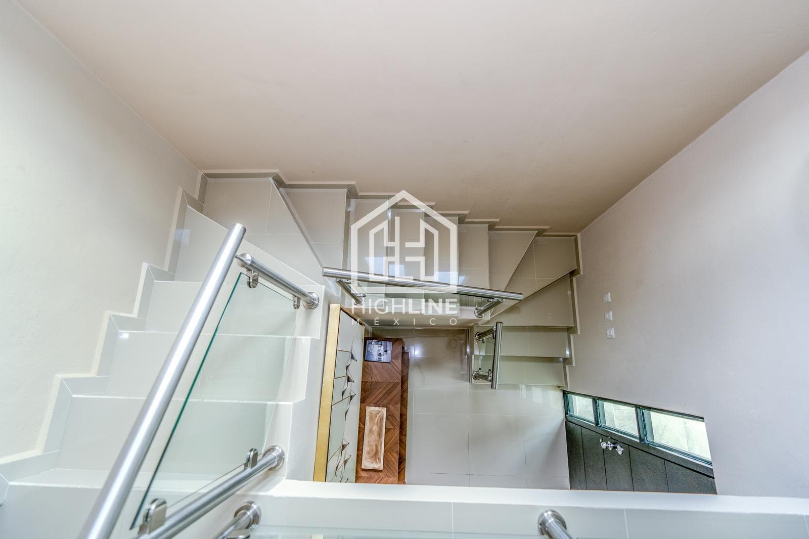 DETACHED HOUSE. 3 BEDROOMS WITH BALCONY AND TERRACE. PLAYA DEL CARMEN. AVAILABLE IMMEDIATELY