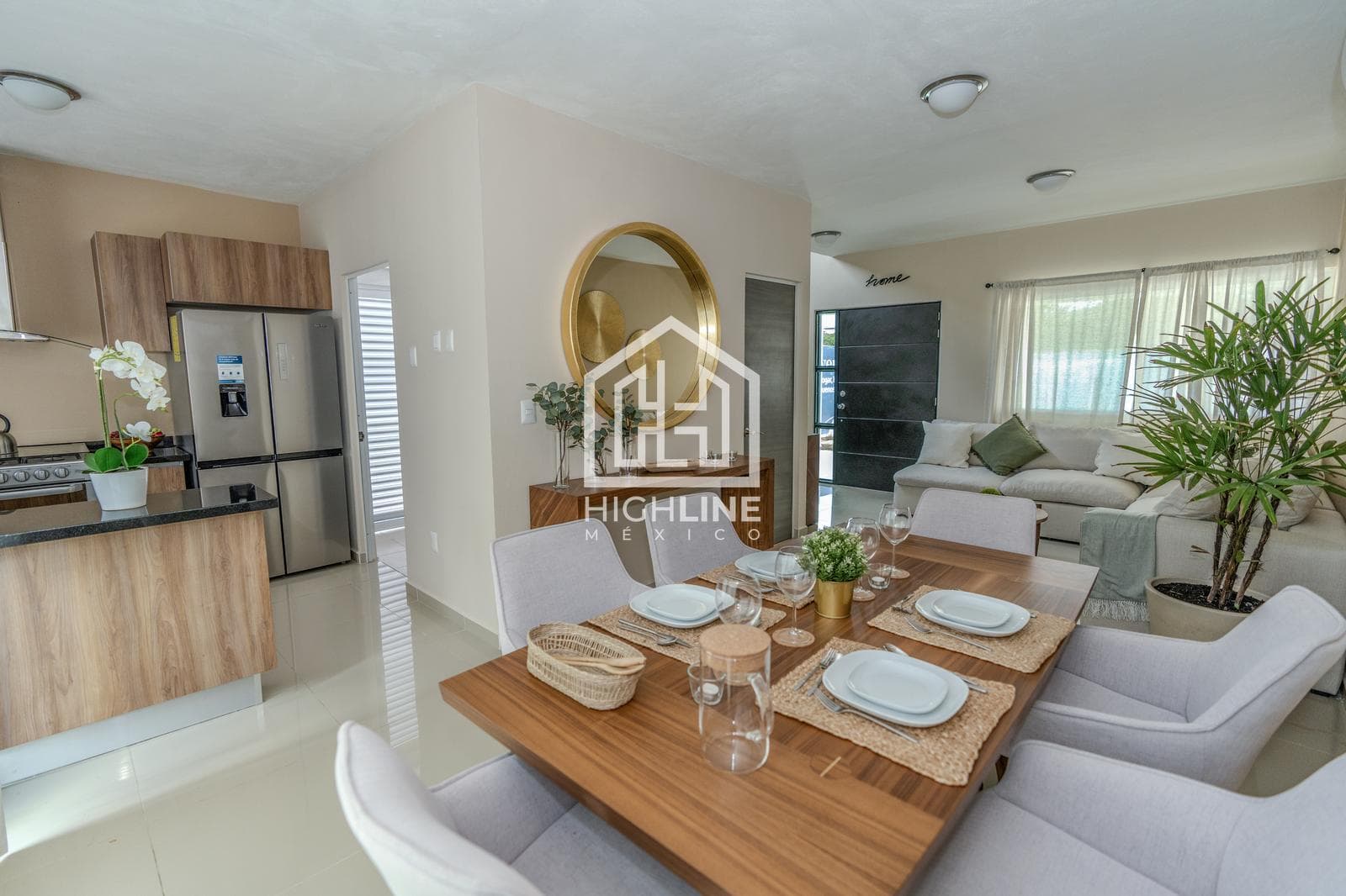 DETACHED HOUSE. 3 BEDROOMS WITH BALCONY AND TERRACE. PLAYA DEL CARMEN. AVAILABLE IMMEDIATELY