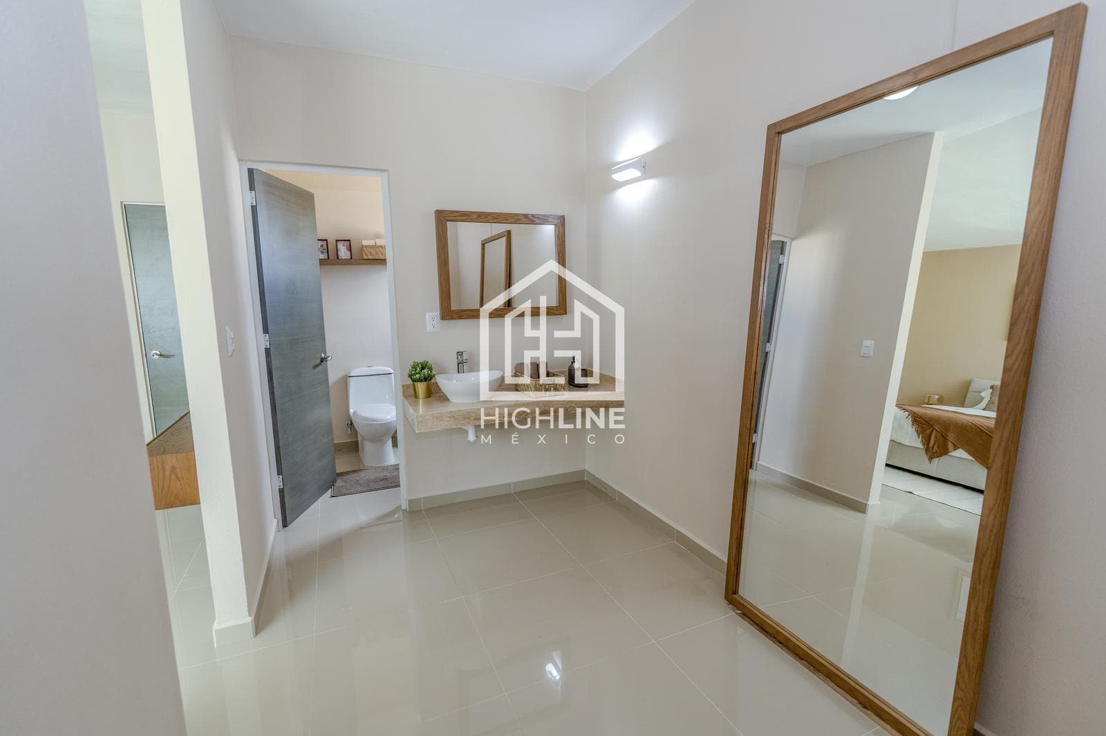 DETACHED HOUSE. 3 BEDROOMS WITH BALCONY AND TERRACE. PLAYA DEL CARMEN. AVAILABLE IMMEDIATELY