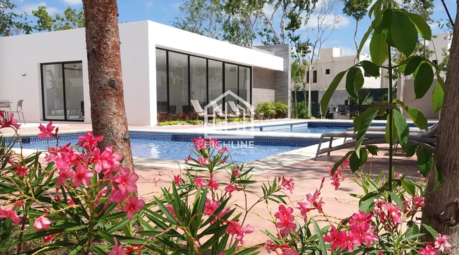 DETACHED HOUSE. 3 BEDROOMS WITH BALCONY AND TERRACE. PLAYA DEL CARMEN. AVAILABLE IMMEDIATELY