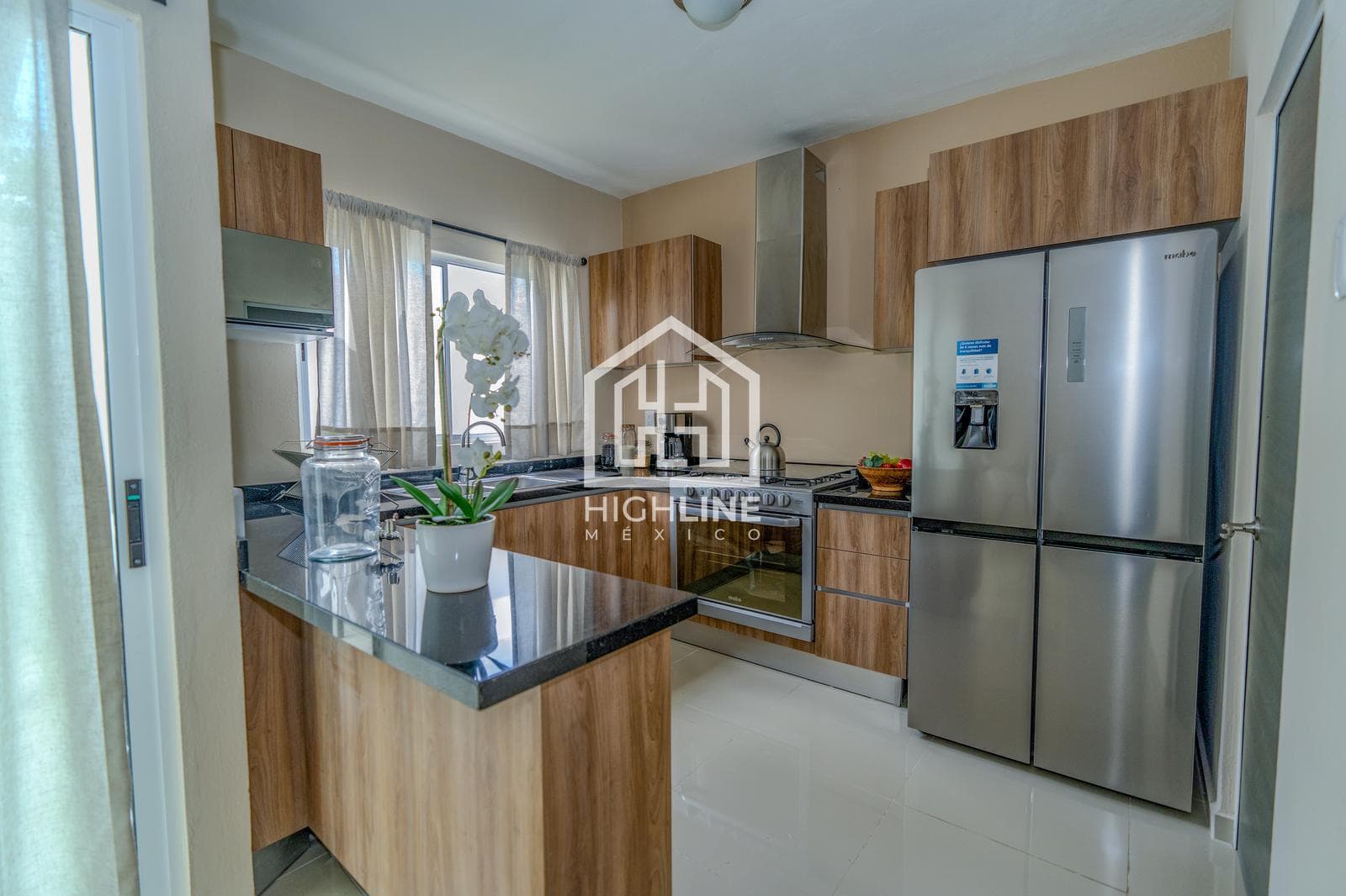 DETACHED HOUSE. 3 BEDROOMS WITH BALCONY AND TERRACE. PLAYA DEL CARMEN. AVAILABLE IMMEDIATELY