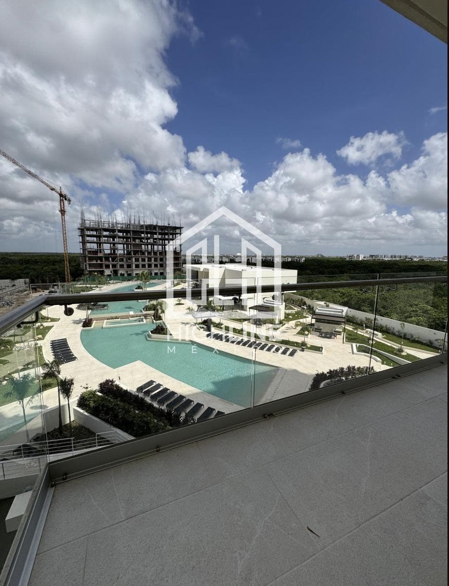 2-Bedroom Condo for Sale in Cancún with a Bowling Alley and Family Areas