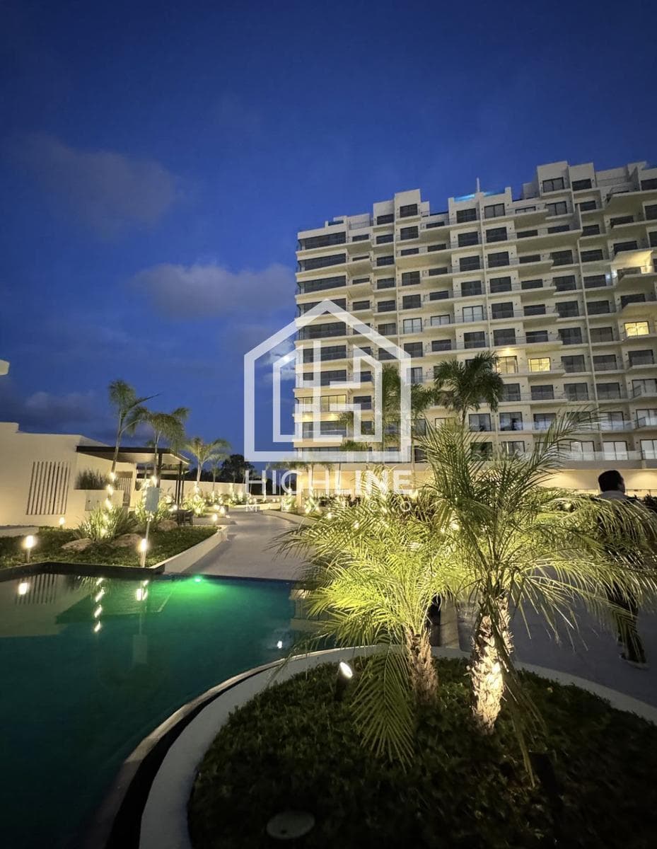 2-Bedroom Condo for Sale in Cancún with a Bowling Alley and Family Areas