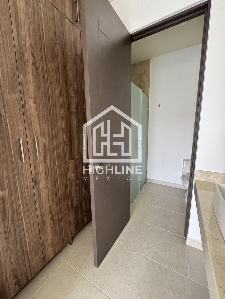 2-Bedroom Condo for Sale in Cancún with a Bowling Alley and Family Areas